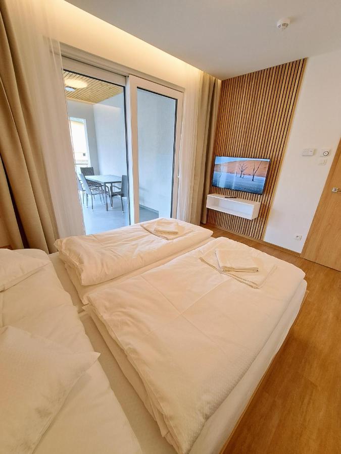 6Bits Apartments 耶塞尼克 外观 照片
