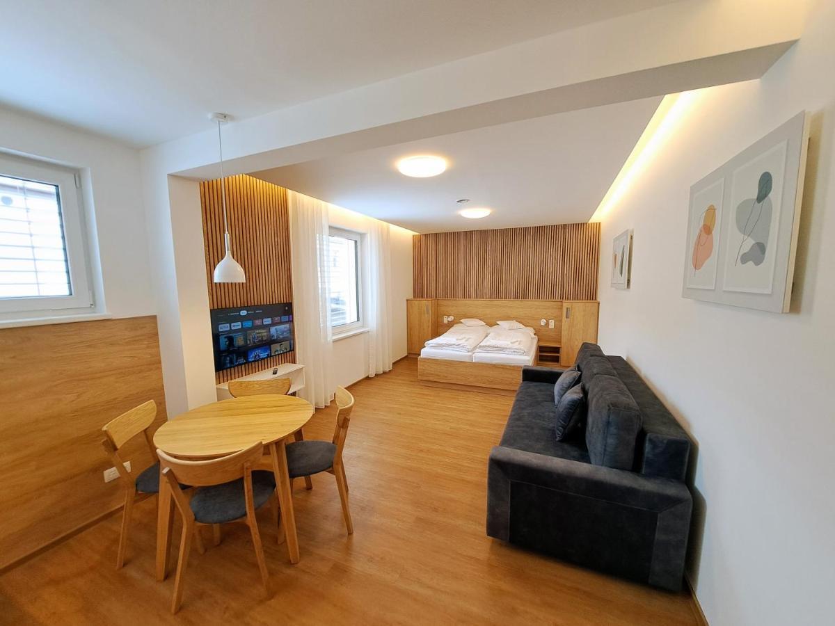 6Bits Apartments 耶塞尼克 外观 照片