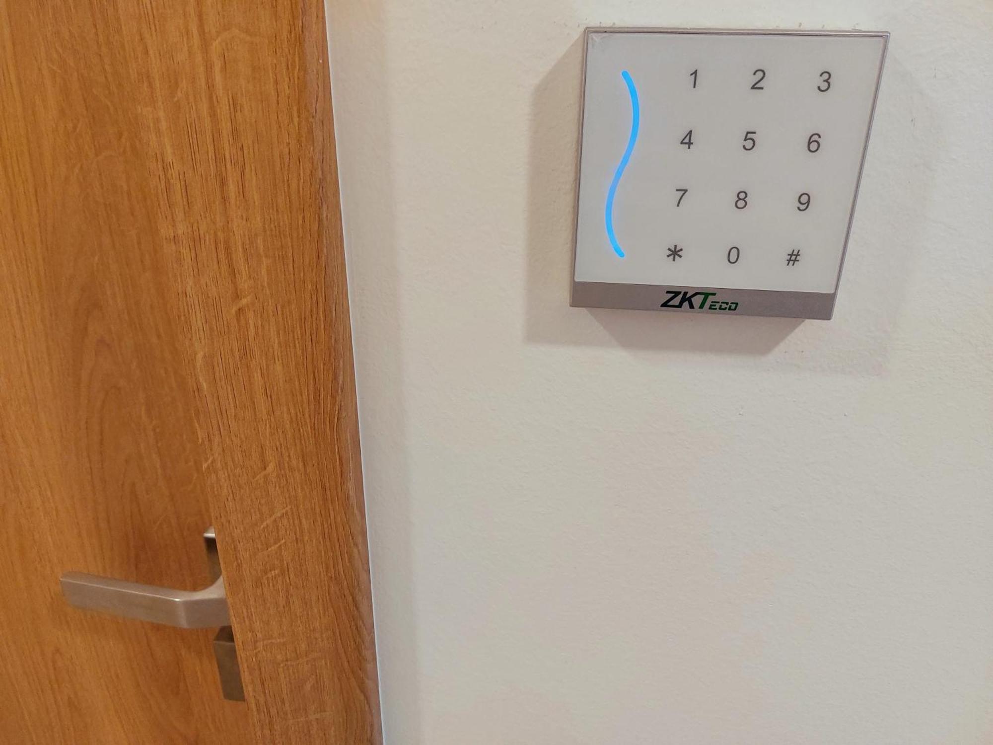 6Bits Apartments 耶塞尼克 外观 照片