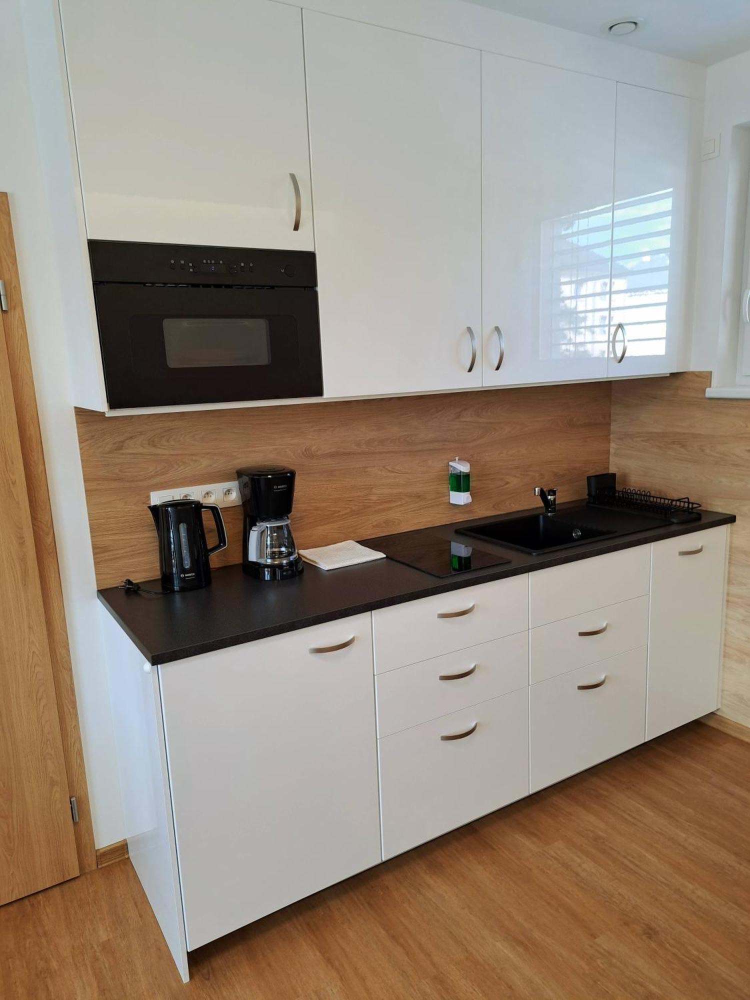 6Bits Apartments 耶塞尼克 外观 照片