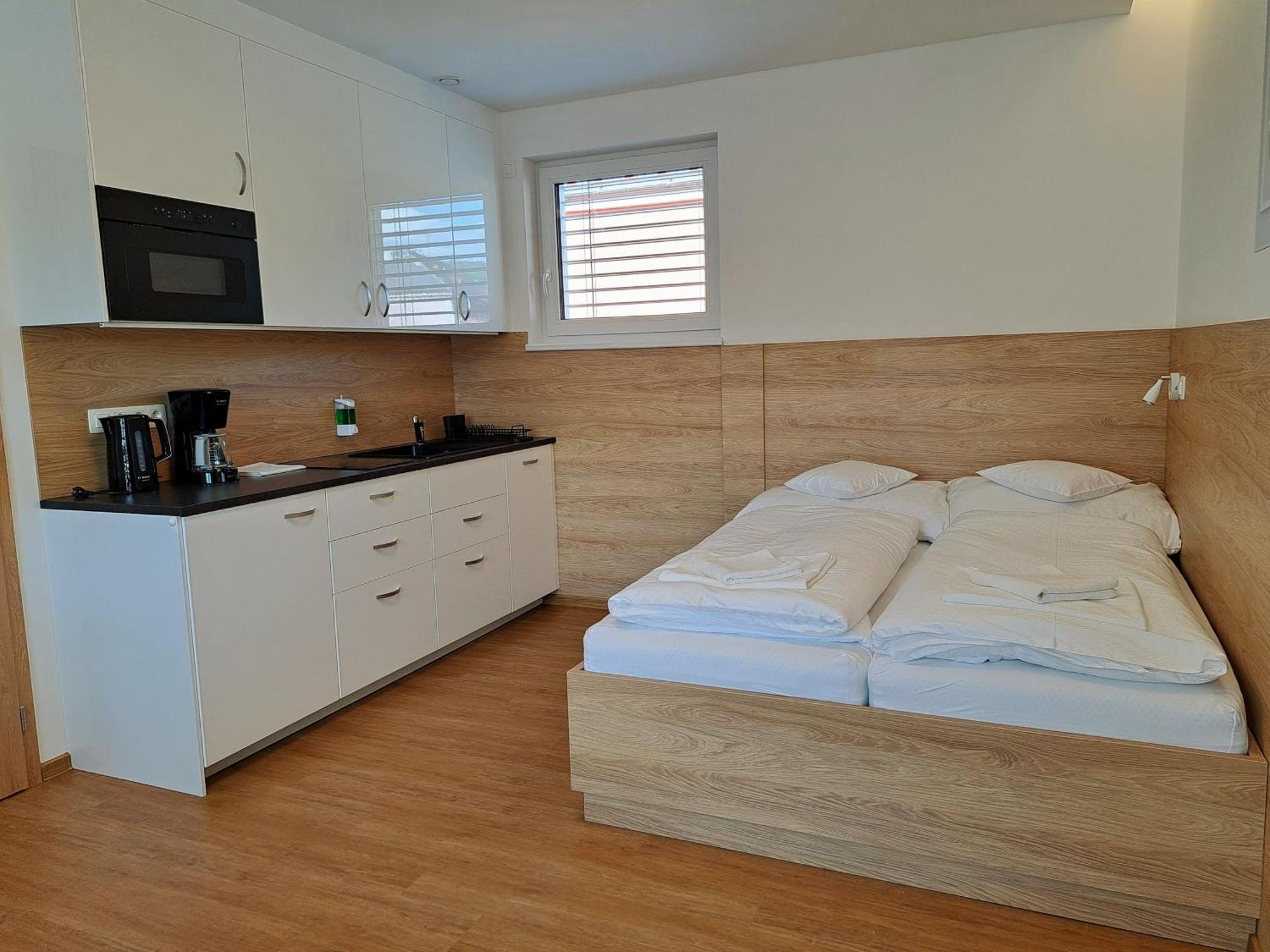 6Bits Apartments 耶塞尼克 外观 照片