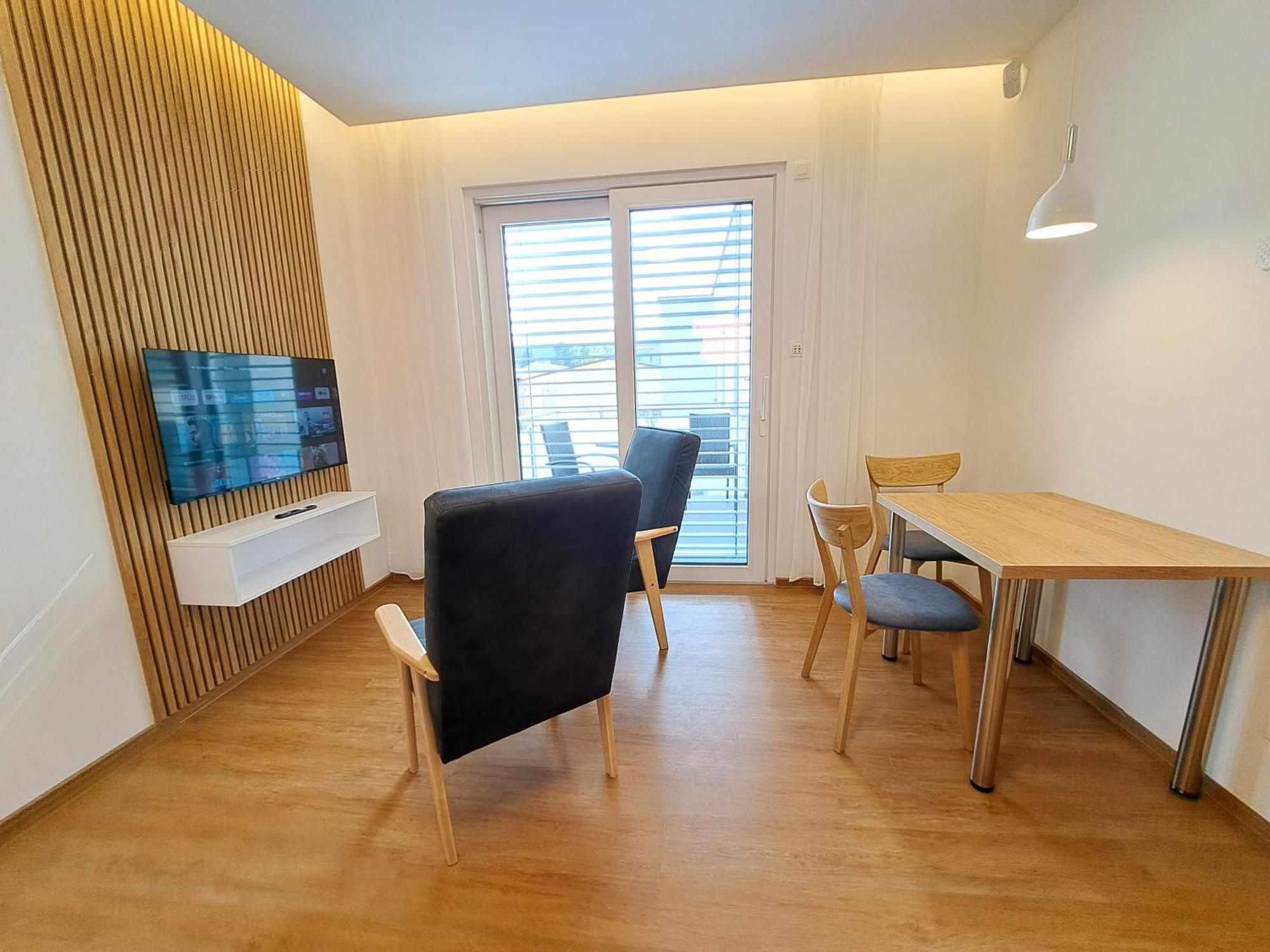6Bits Apartments 耶塞尼克 外观 照片