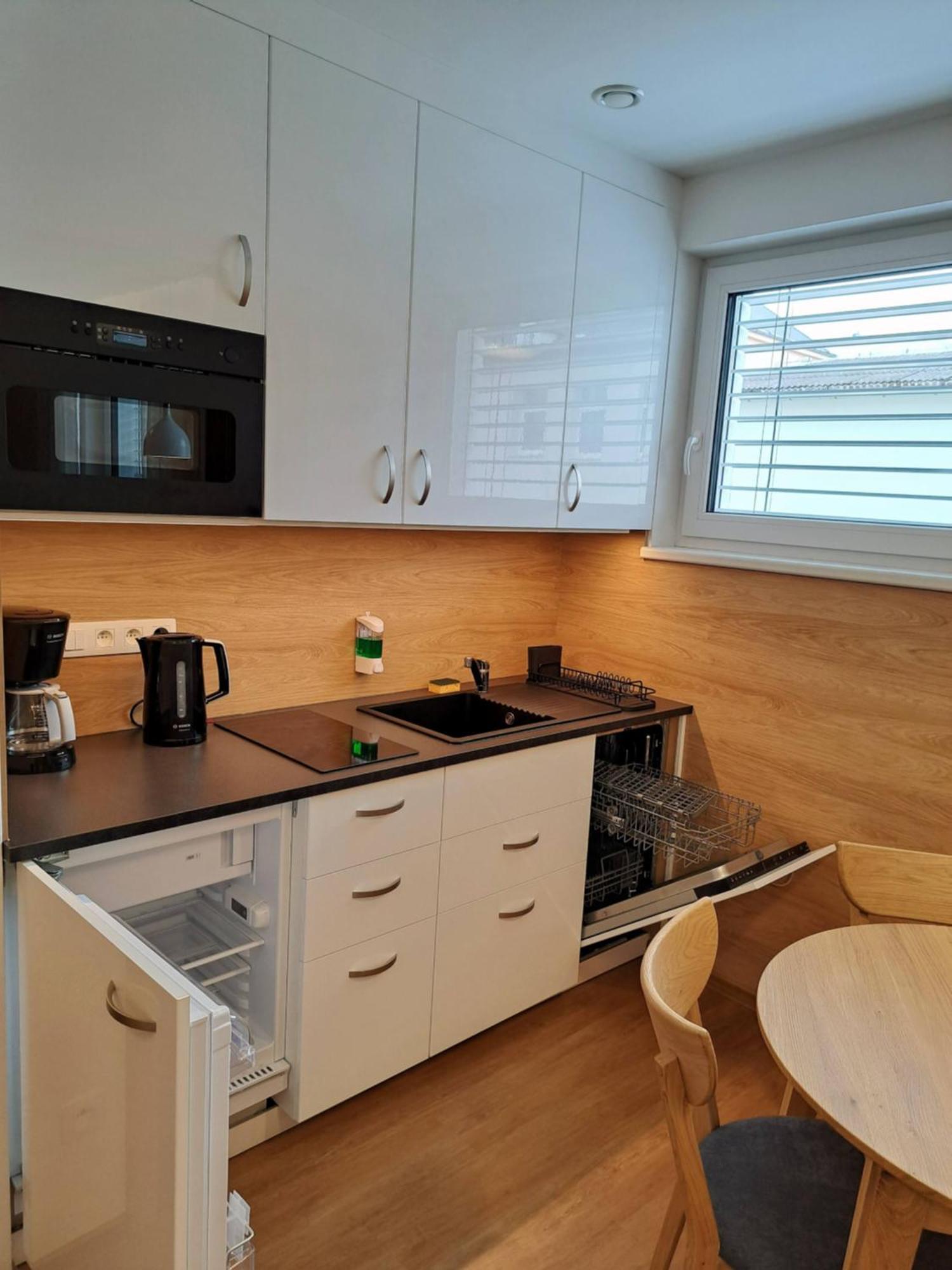 6Bits Apartments 耶塞尼克 外观 照片
