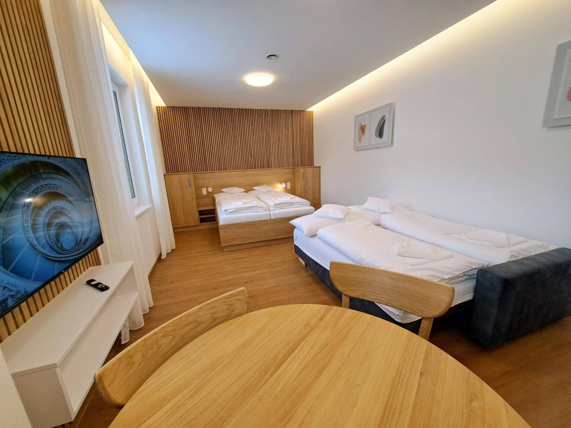 6Bits Apartments 耶塞尼克 外观 照片